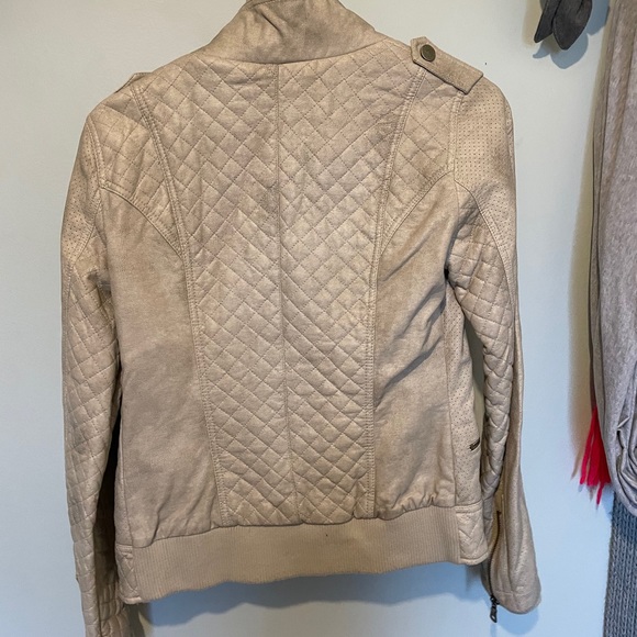 Guess jacket. - Picture 2 of 3